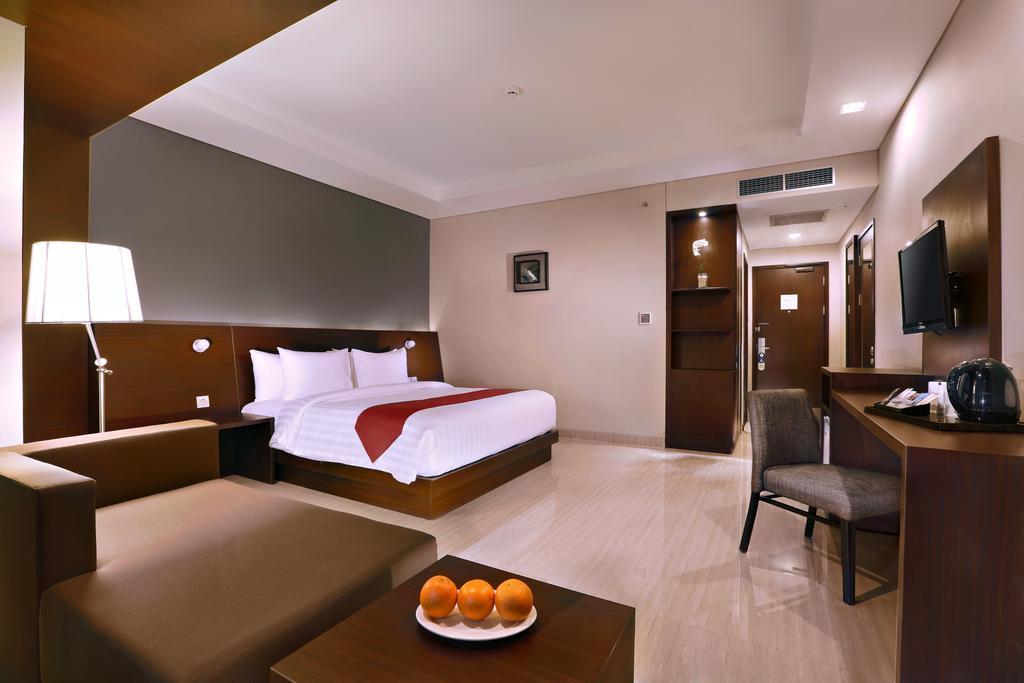 Amaris Hotel Bekasi Barat Exterior foto